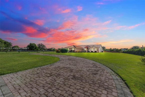 32295 SW 202nd Ave, Homestead FL 33030