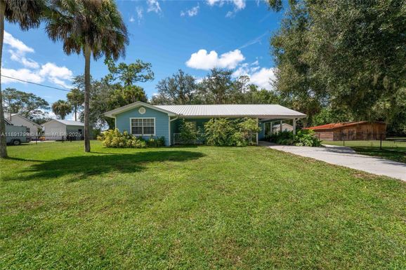 1076 Park Dr, Other City - In The State Of Florida FL 33935