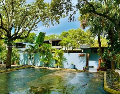 6437 Lemon Tree Ln, Miami Lakes FL 33014