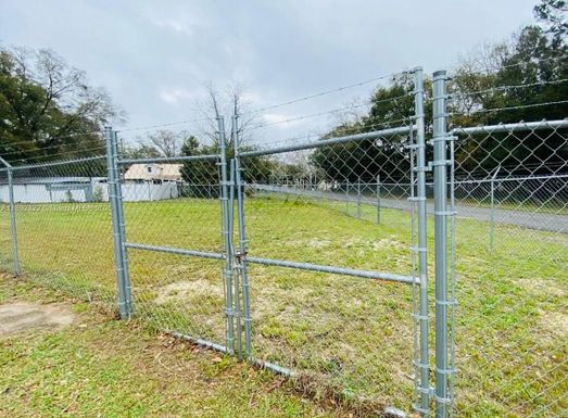 803 N LLOYD ST, Other City - In The State Of Florida FL 32536