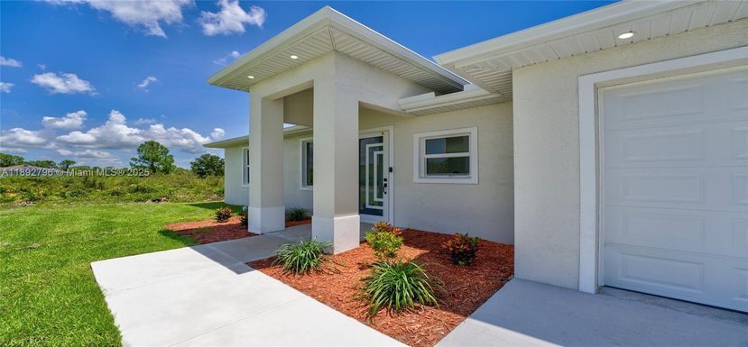 752 CARDINAL ST E, Lehigh Acres FL 33974
