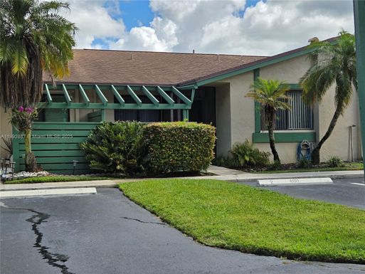 460 Lakeview Drive # 2, Weston FL 33326