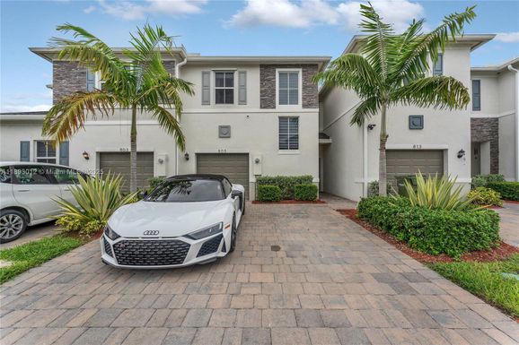 805 SE 18th St, Homestead FL 33034