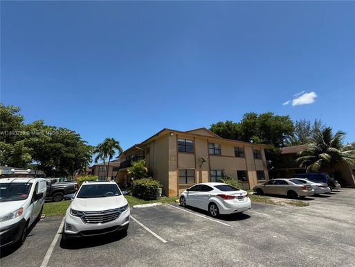 2530 W 67th Pl # 29, Hialeah FL 33016