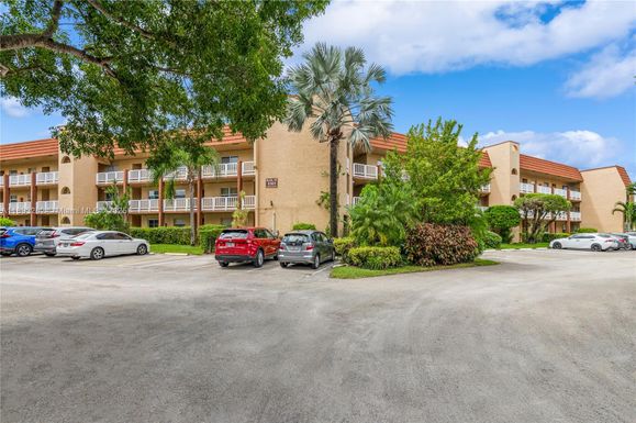 9301 Sunrise Lakes Blvd # 307, Sunrise FL 33322
