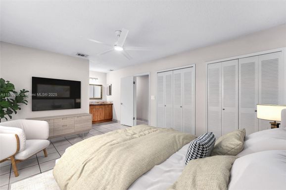 10121 SW 4th St, Miami FL 33174