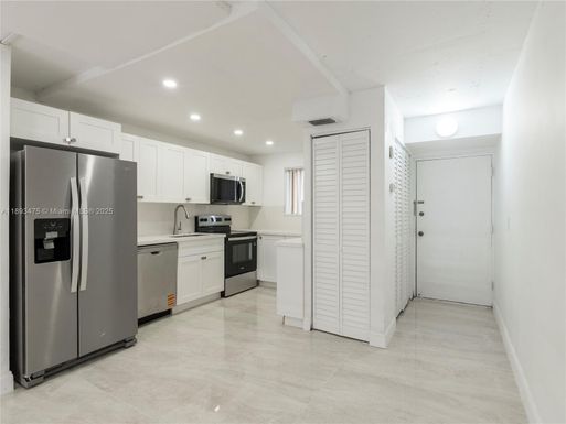 3195 Foxcroft Rd # F211, Miramar FL 33025