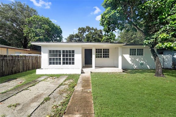 535 NE 162nd St, Miami FL 33162
