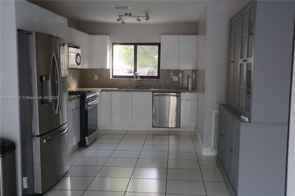 7901 NW 33rd St # 10, Davie FL 33024