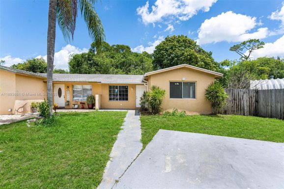 22123 SW 62nd Ct, Boca Raton FL 33428