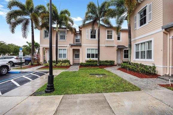 2884 SE 2nd Dr, Homestead FL 33033