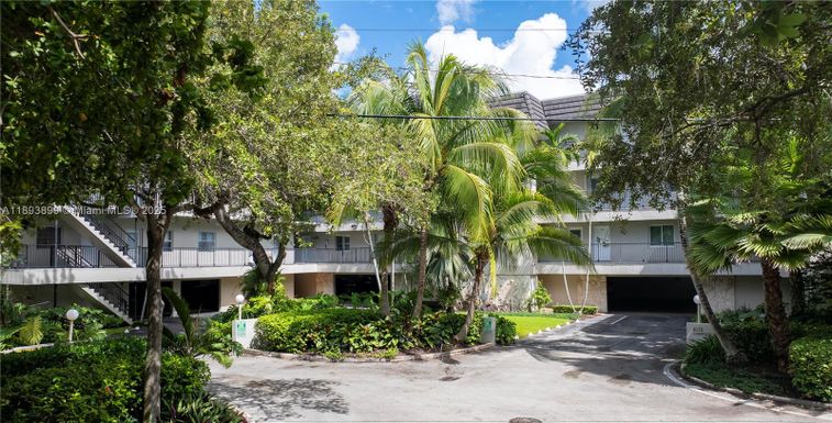 6815 Edgewater Dr # 309, Coral Gables FL 33133