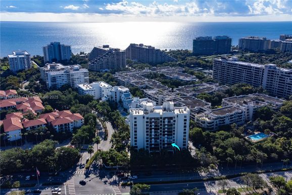 77 Crandon Blvd # 3C, Key Biscayne FL 33149