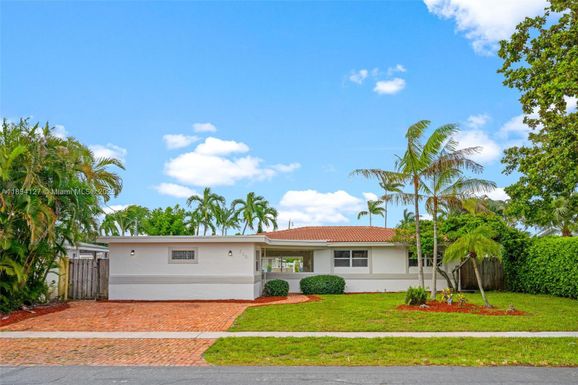 230 SE 9th St, Pompano Beach FL 33060