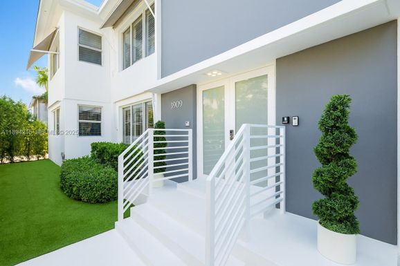 3909 Garden Avenue, Miami Beach FL 33140