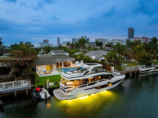 207 Holiday Dr, Hallandale Beach FL 33009