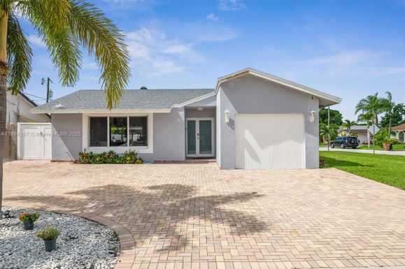 155 SW 32nd Ter, Deerfield Beach FL 33442