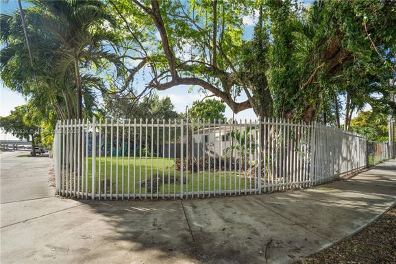 2900 NW 11th Ave, Miami FL 33127