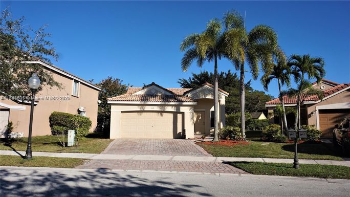 1121 Alexander Bnd, Weston FL 33327