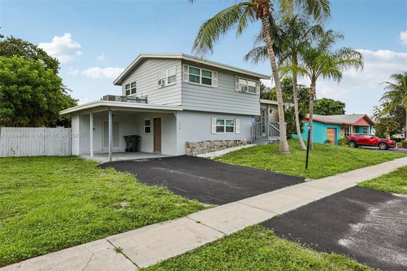 214 SW 4th St, Boca Raton FL 33432
