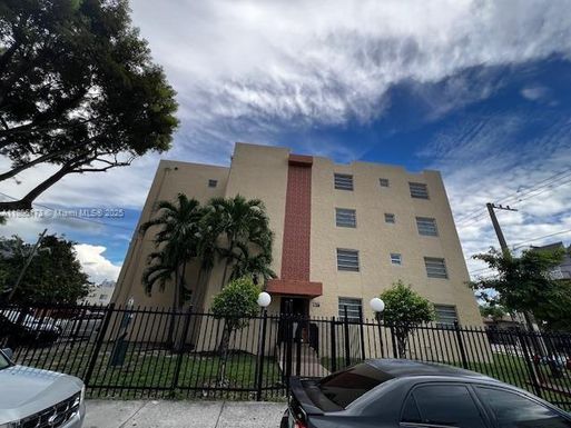 677 SW 9th Ave # 205, Miami FL 33130