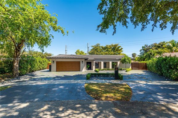 16511 Stonehaven Rd, Miami Lakes FL 33014