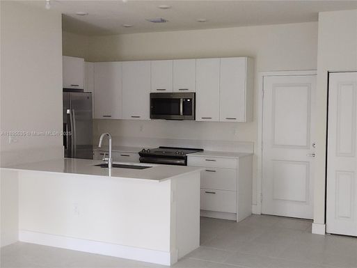 8040 NW 42nd St # 8040, Doral FL 33166