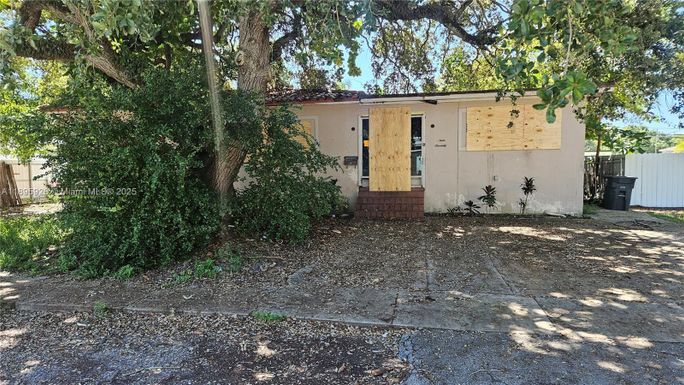 1570 NE 141st St, North Miami FL 33161