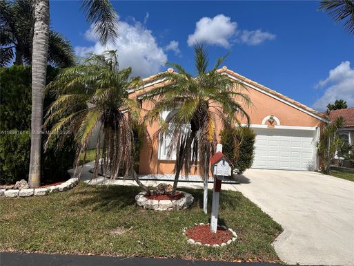 113 Rosewood Ln, Green Acres FL 33463