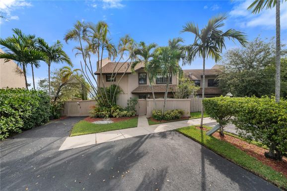 9252 SW 136th St Cir, Miami FL 33176