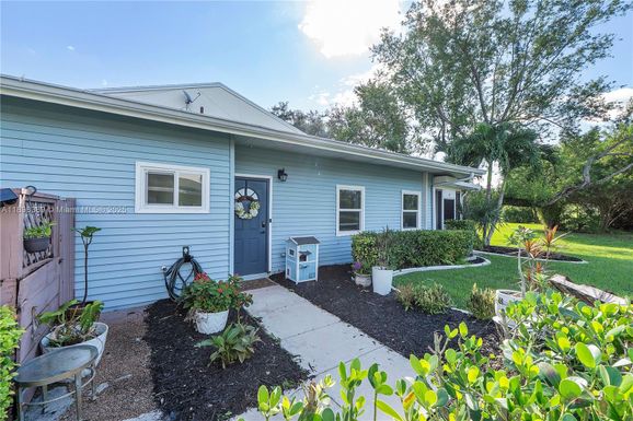 4764 S Hemingway Cir, Margate FL 33063