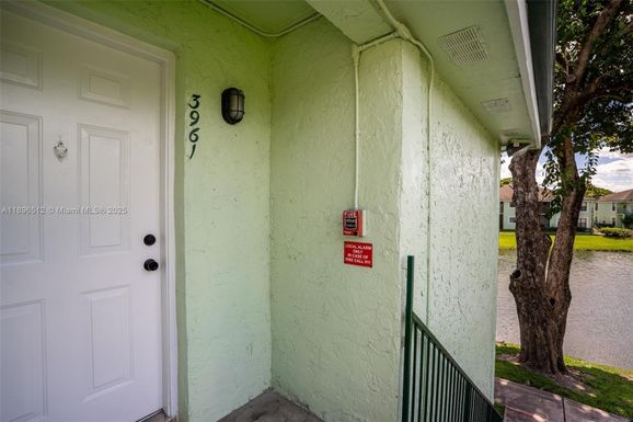 3961 NW 87th Ave # 3961, Sunrise FL 33351