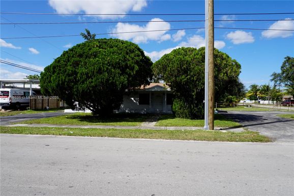 6200 Fletcher St, Hollywood FL 33023