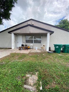 3956 NW 182nd Ln, Miami Gardens FL 33055