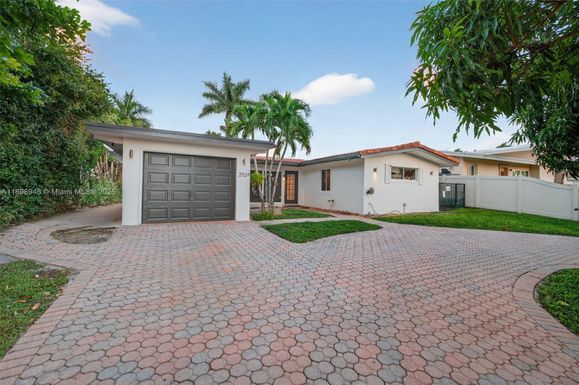2524 Marathon Ln, Fort Lauderdale FL 33312