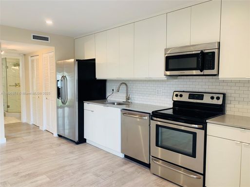 2412 NE 26th St # 4, Fort Lauderdale FL 33305