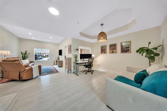 1025 SW 143rd Ave # 1303, Pembroke Pines FL 33027