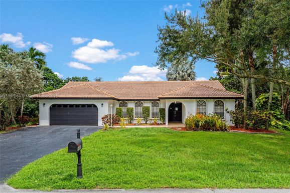 4490 SW 105th Ave, Davie FL 33328