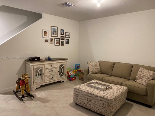 493 NE 5th Pl, Florida City FL 33034