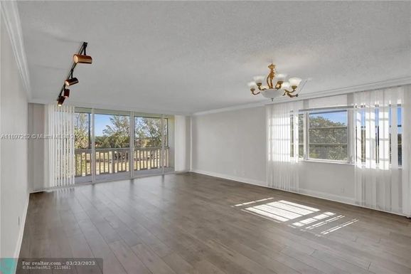 7051 Environ Blvd # 337, Lauderhill FL 33319