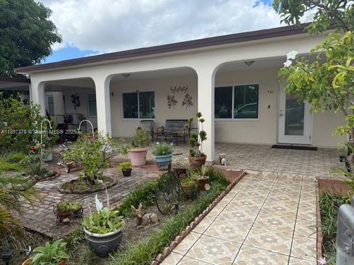 961 E 10th Pl, Hialeah FL 33010