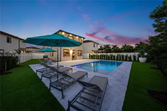 10800 W 35th Way, Hialeah FL 33018