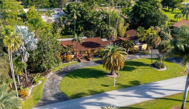 11851 NW 7th St, Plantation FL 33325