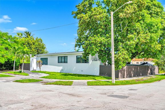 3051 SW 84th Ct, Miami FL 33155