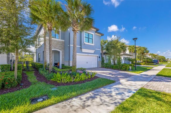 2454 Primrose Pl, Oakland Park FL 33309