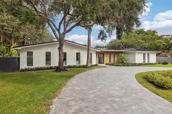 7805 SW 165th St, Palmetto Bay FL 33157