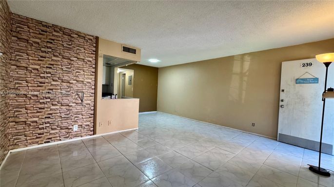 2901 NW 47th Ter # 239B, Lauderdale Lakes FL 33313