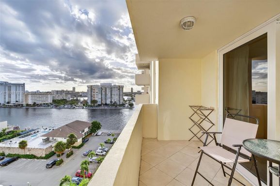 1833 S Ocean Dr # 1004, Hallandale Beach FL 33009