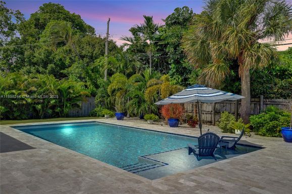 351 NE 43rd St, Oakland Park FL 33334