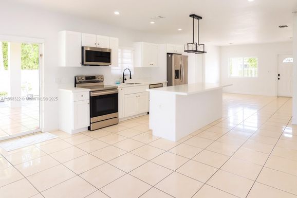 2312 NW 82nd St # 2312, Miami FL 33147